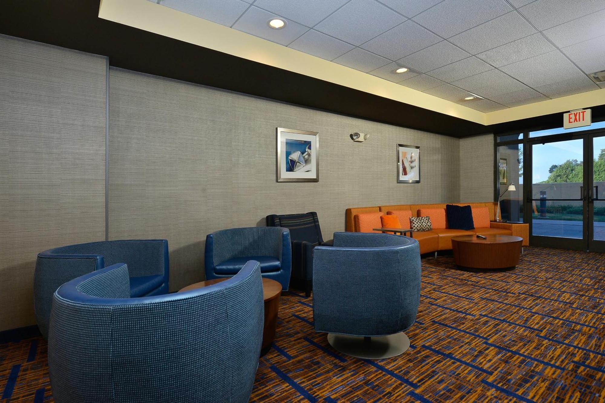Courtyard By Marriott Бентонвилль Экстерьер фото