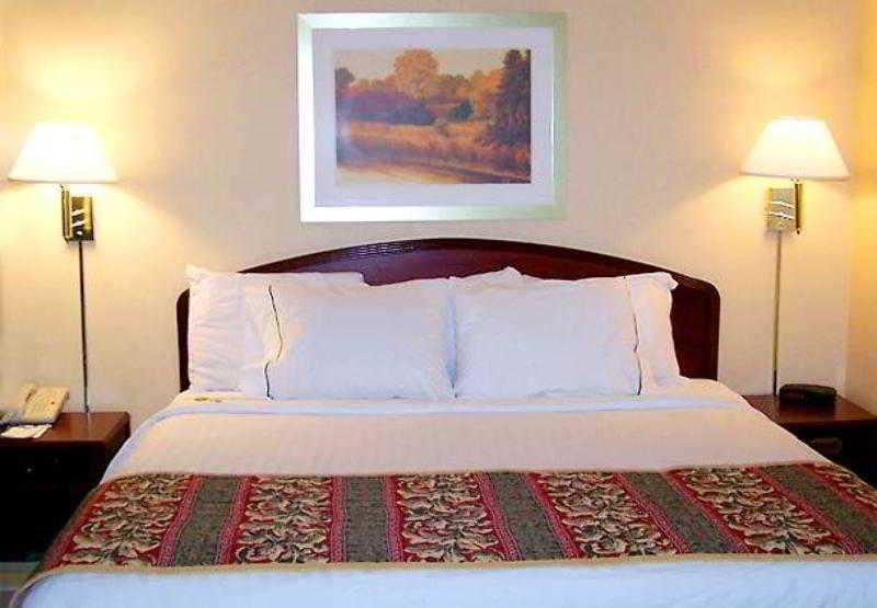 Courtyard By Marriott Бентонвилль Номер фото